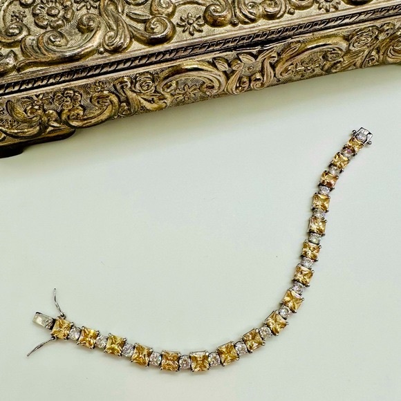 Beautiful Crystal 925 Tennis Bracelet - Picture 11 of 17